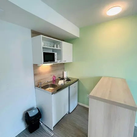 We Live In R - 303 Apartment *
