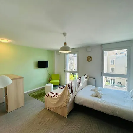 We Live In R - 303 Apartment *